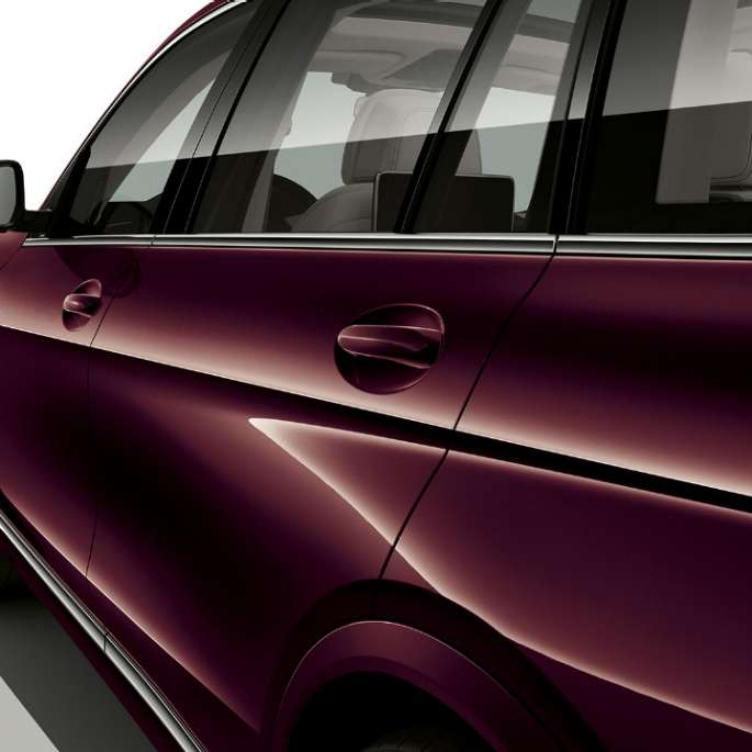 Cabine do BMW X7 M Sport Closeup frontal da cabine do motorista do BMW X7, com as características do Pacote M Sport