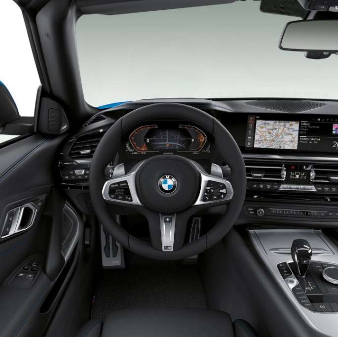 BMW Z4 Roadster Modelo M Sport BMW Z4 Roadster Modelo M Sport, volante da direção e assento do motorista